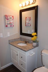 22-9134-e-windwood-wichita-hall-bath